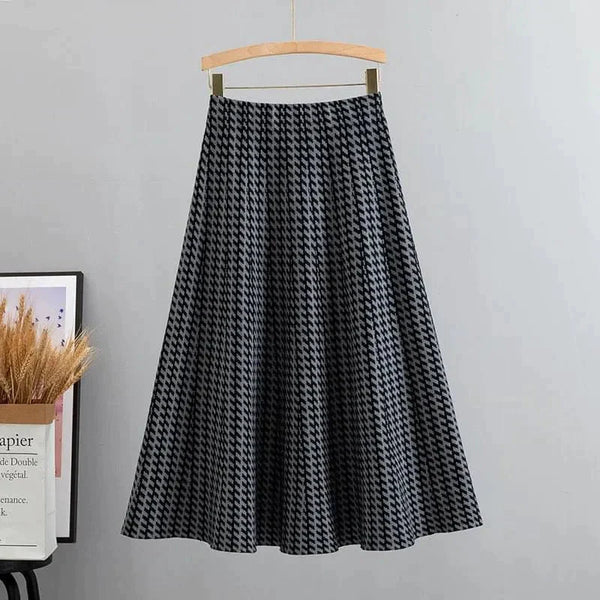 Chic Viscose Knit Skirt - Black / One Size - St Vesti | All Womens Skirts Leather Skirts And Maxi Skirts